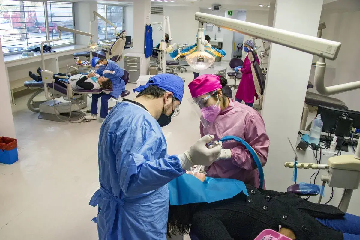 dr Andres Avila Burgos Odontologia Avanzada